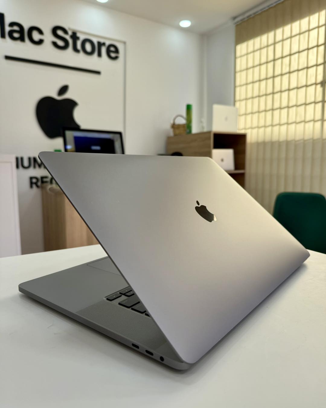 MacBook Pro 2019 16" T-Bar i7 16/512
