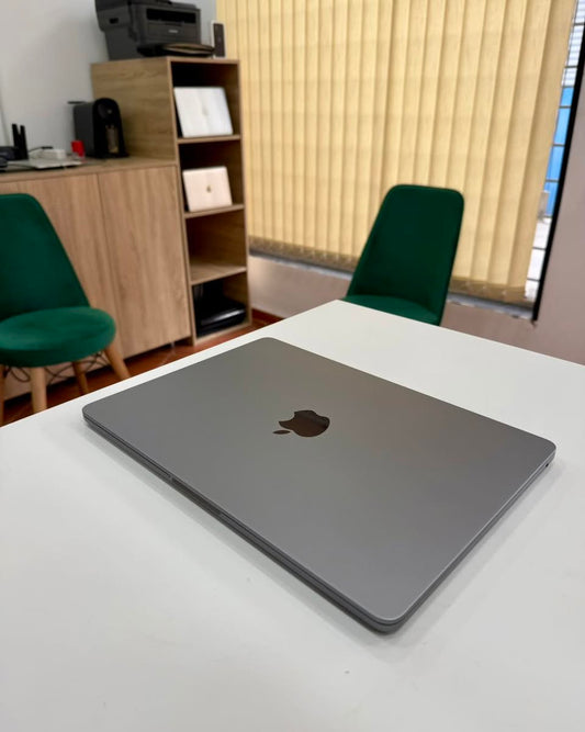 MacBook Air M2 13.6’’ 2022 8/256 - 0557684550