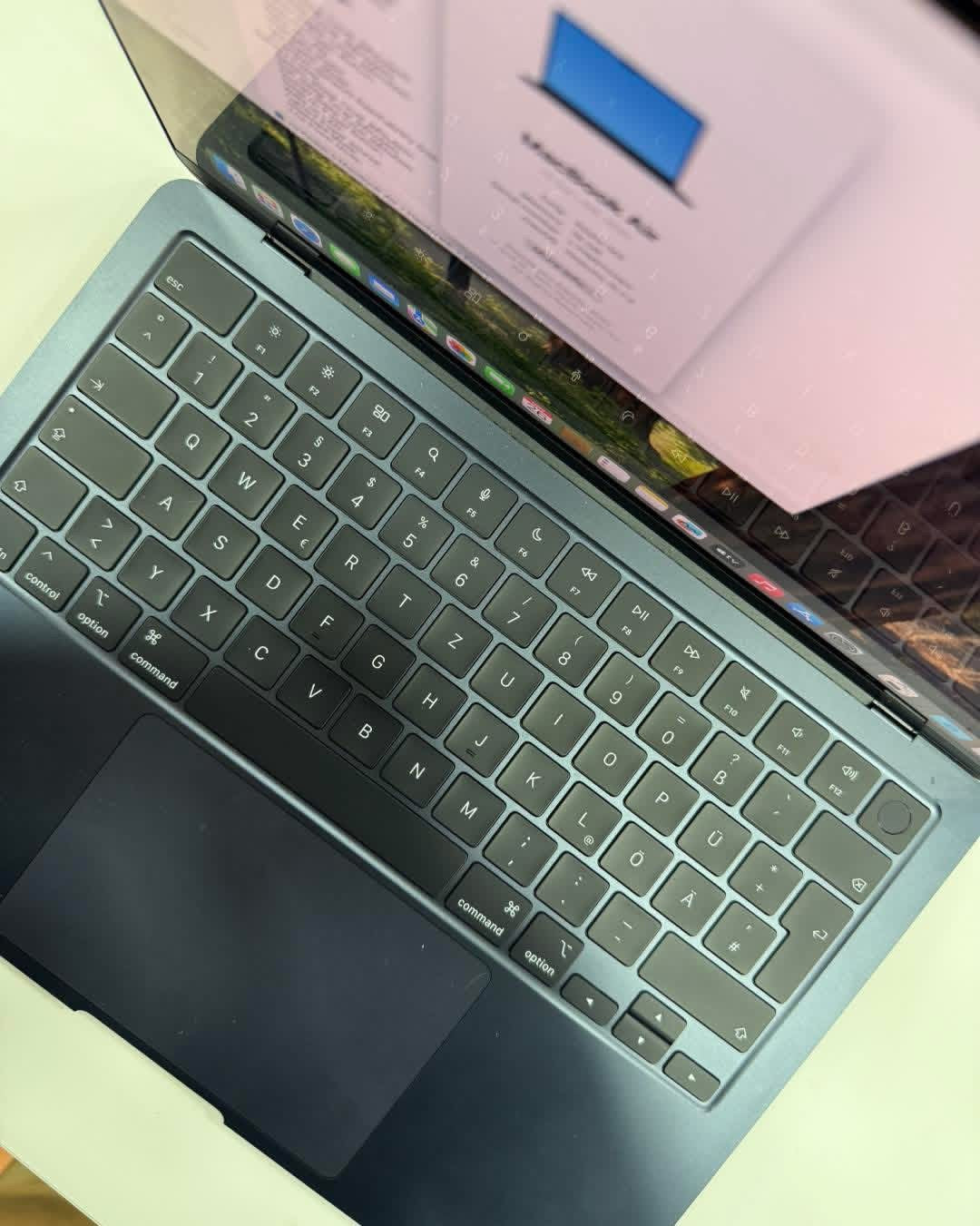 MacBook Air 2025 M4 13.6โ 16/256