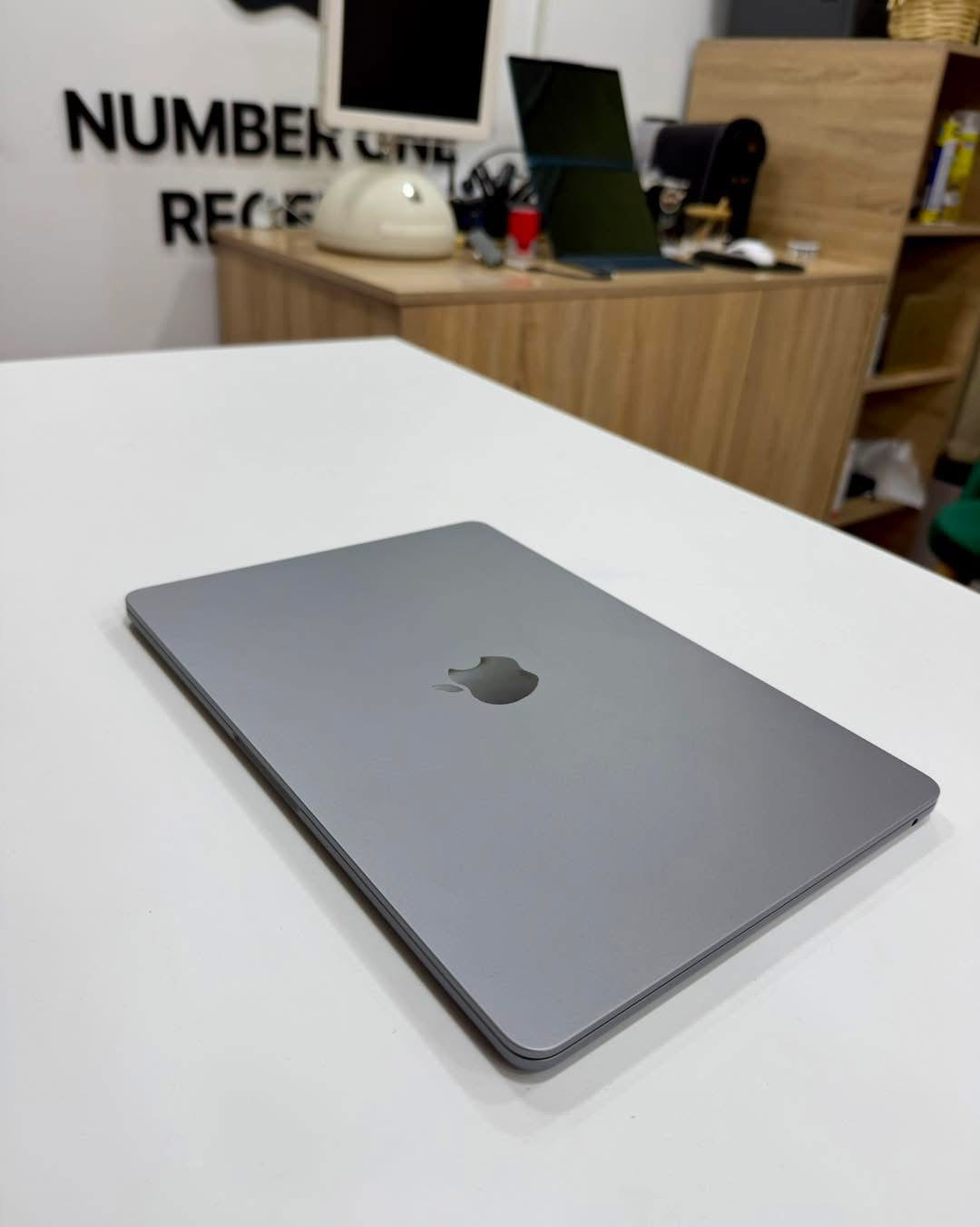 MacBook Air M2 13.6โโ 2022 8/256