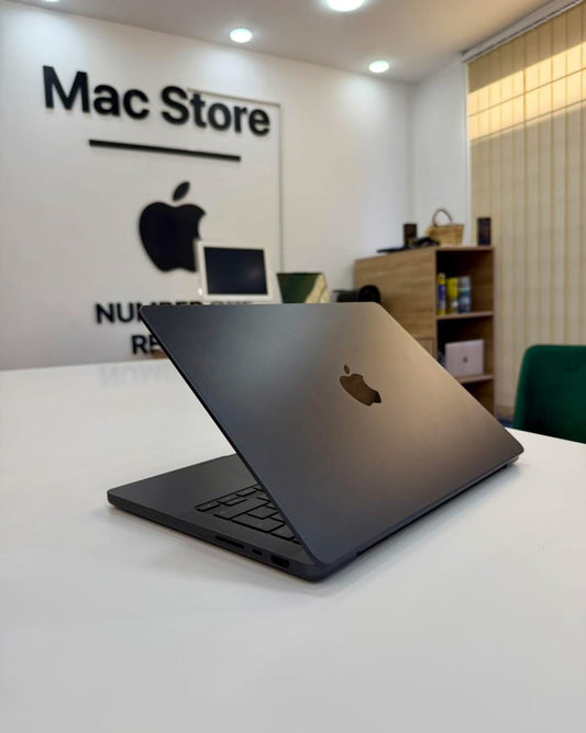 MacBook Pro M4 14” 24/1T NANOTEXTURÉ