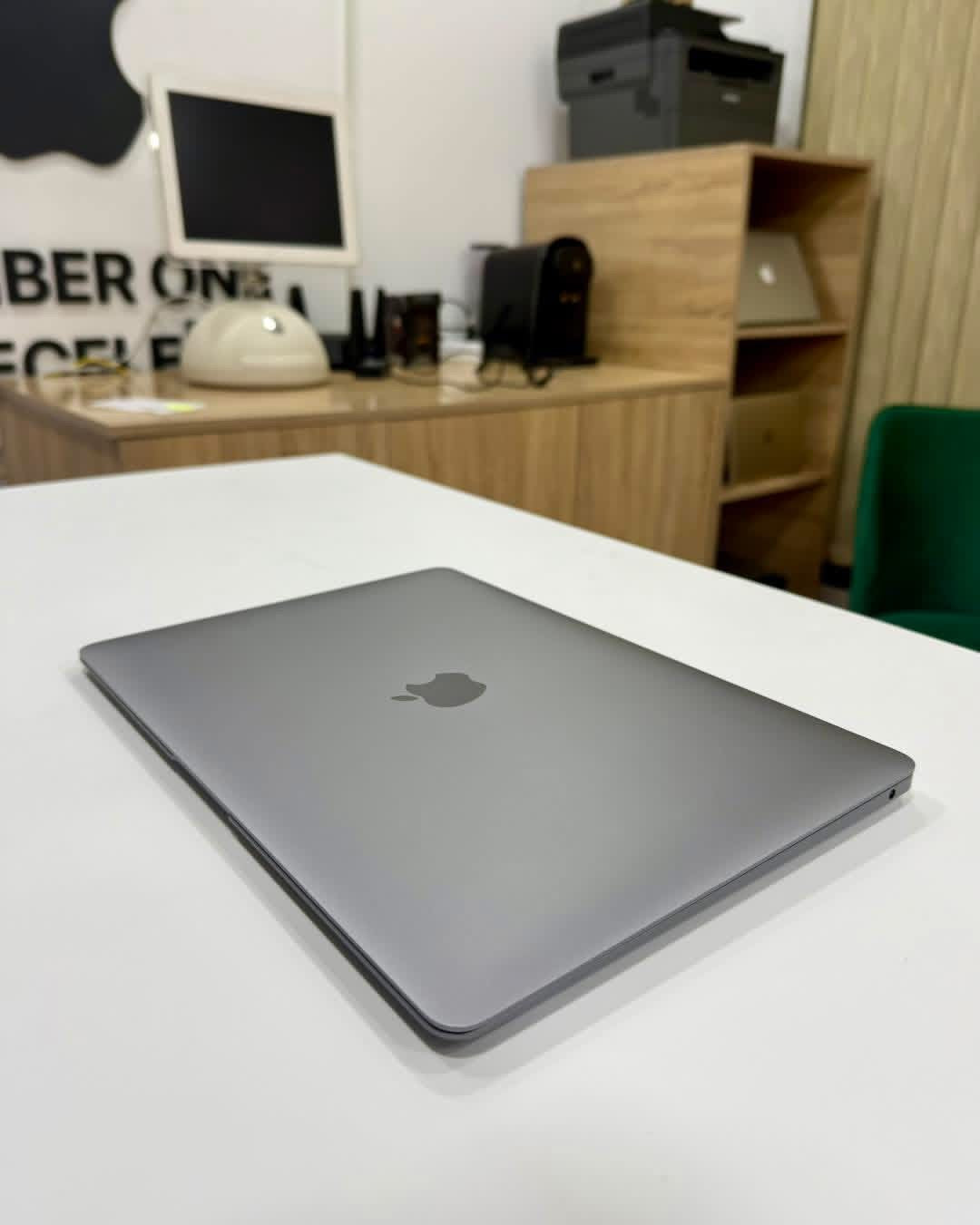 MacBook Air M1 13.3โโ 2020 8/256