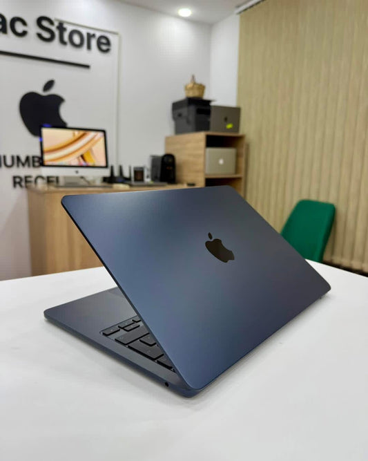MacBook Air 2025 M4 13.6” 16/256