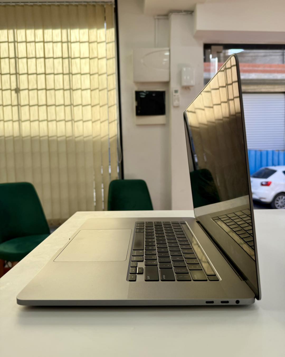 MacBook Pro 2019 16" T-Bar i7 16/512