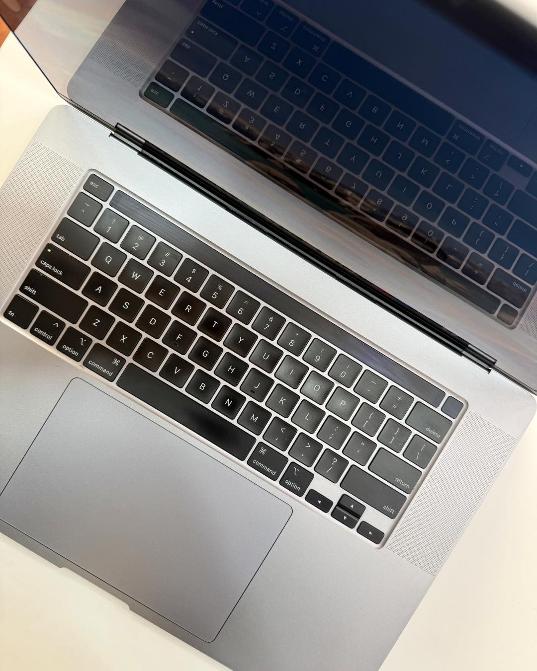 MacBook Pro 2019 16" T-Bar i7 16/512