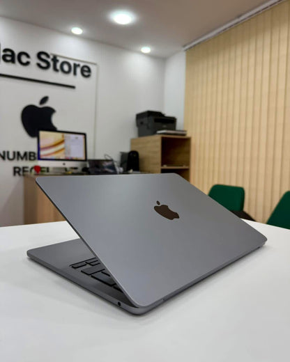 MacBook Air M3 2024 16/256 - 0557684550