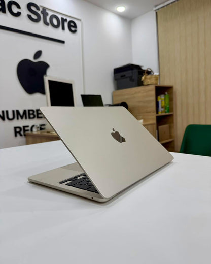 MacBook Air M4 13.6” 16/256