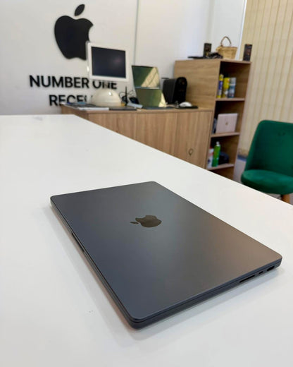 MacBook Pro M4 14” 24/1T NANOTEXTURÉ