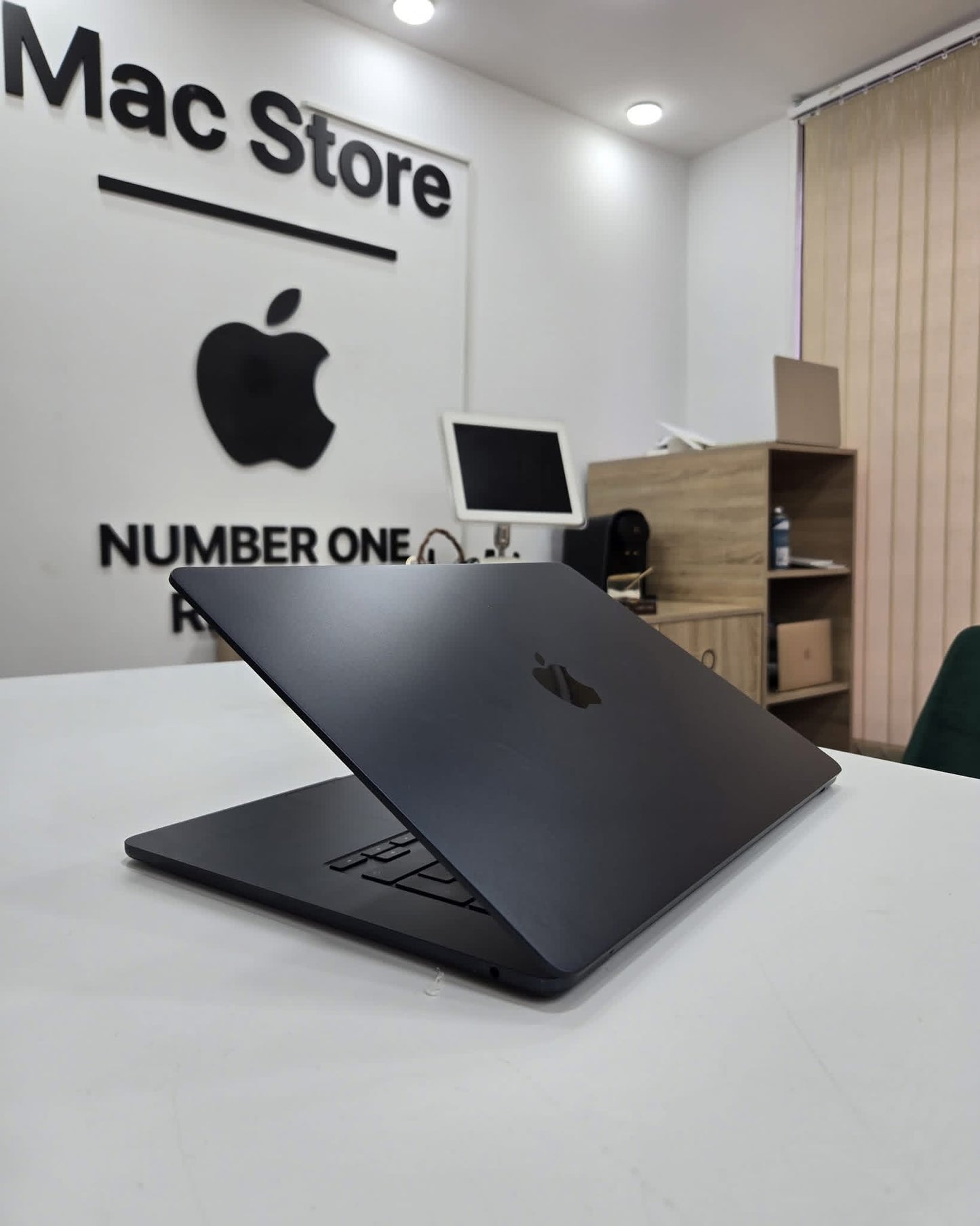 MacBook Air M2 15” 2023 8/512