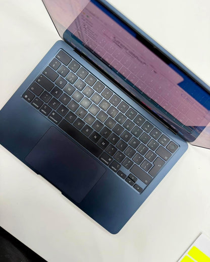 MacBook Air M4 13.6” 16/256