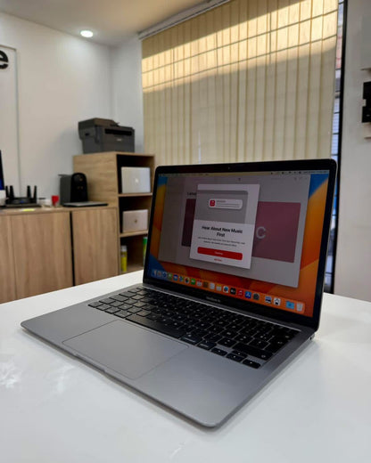 MacBook Air M1 13.3’’ 2020 8/256 - 0557684550