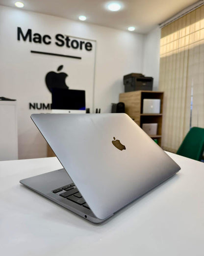MacBook Air M1 13.3’’ 2020 8/256 - 0557684550