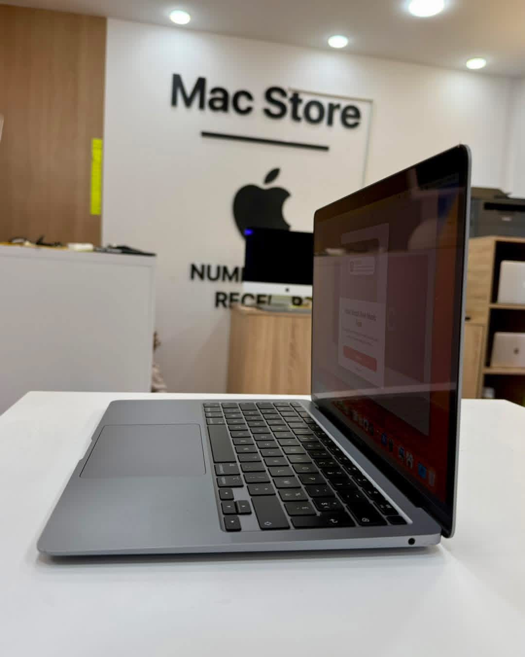 MacBook Air M1 13.3’’ 2020 8/256 - 0557684550