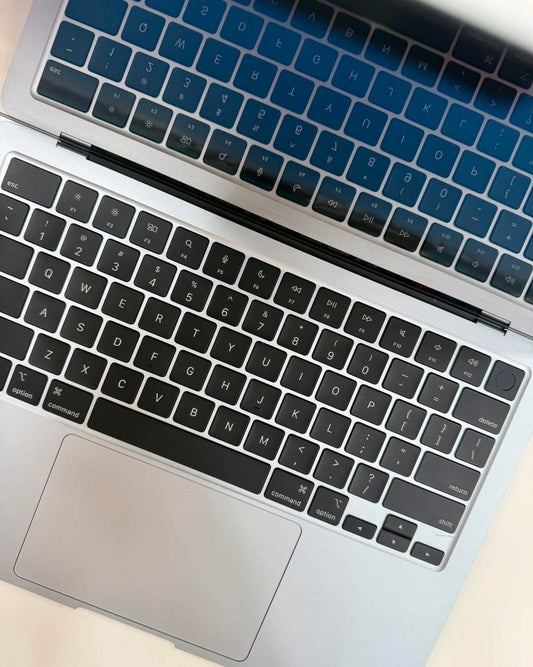 MacBook Air 2025 M4 13.6” 16/256