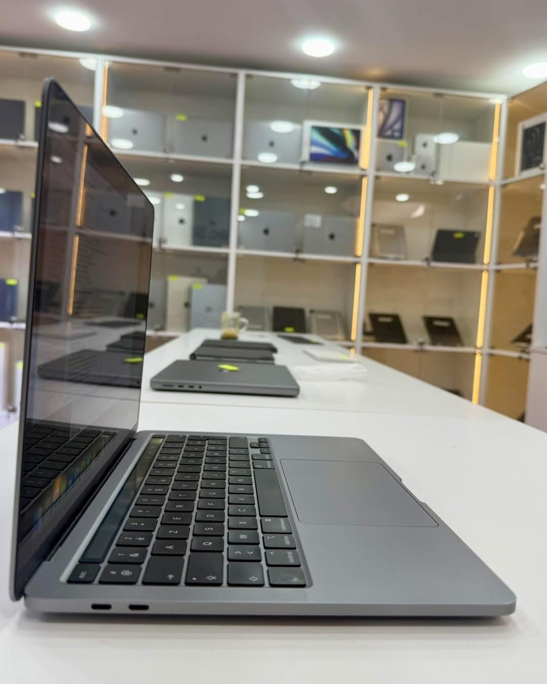 MacBook Pro T-Bar 13” 2020 i5 8/256