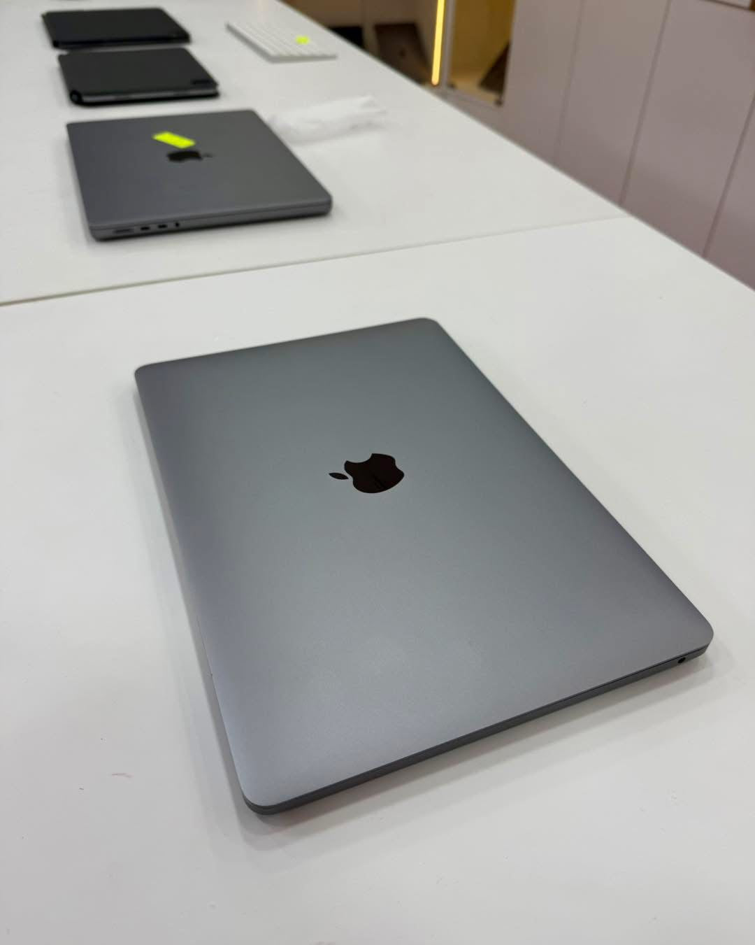 MacBook Pro T-Bar 13” 2020 i5 8/256
