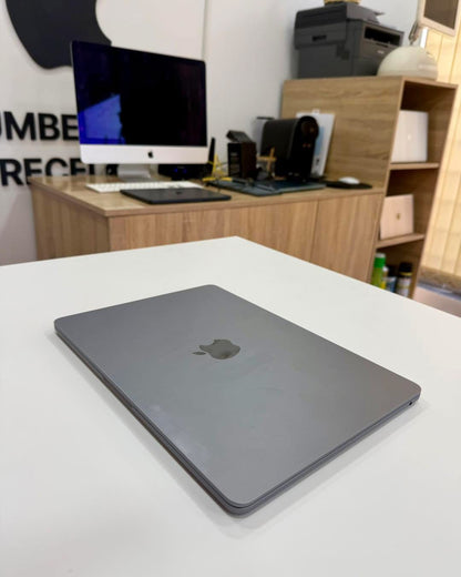 MacBook Air M2 13.6’’ 2022 8/256