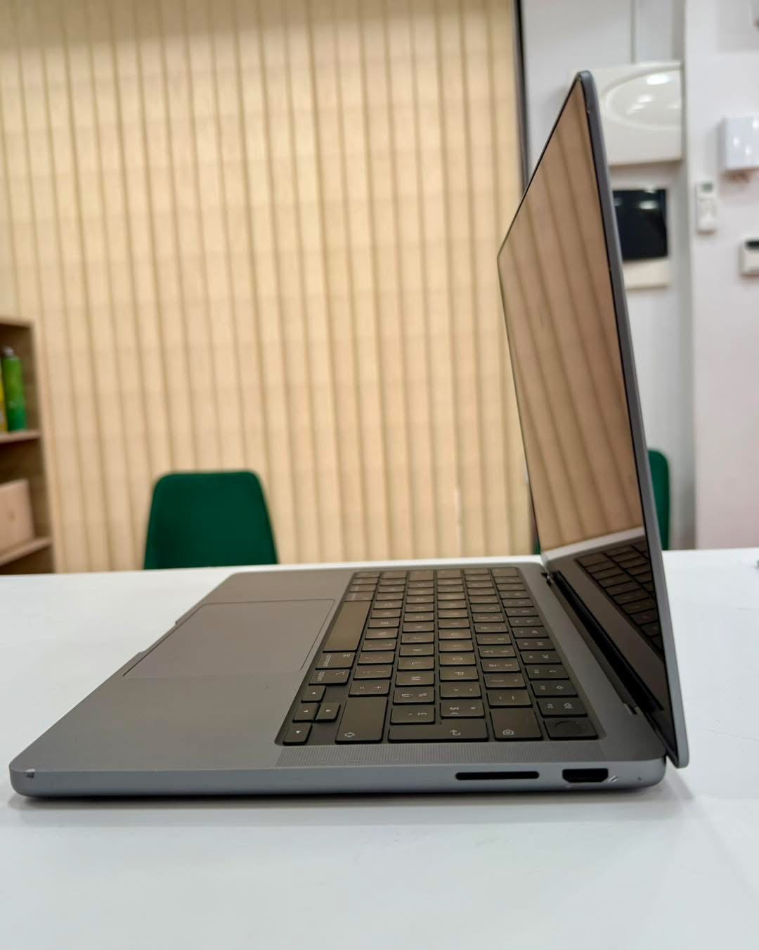 MacBook Pro M3 14” 16/1T